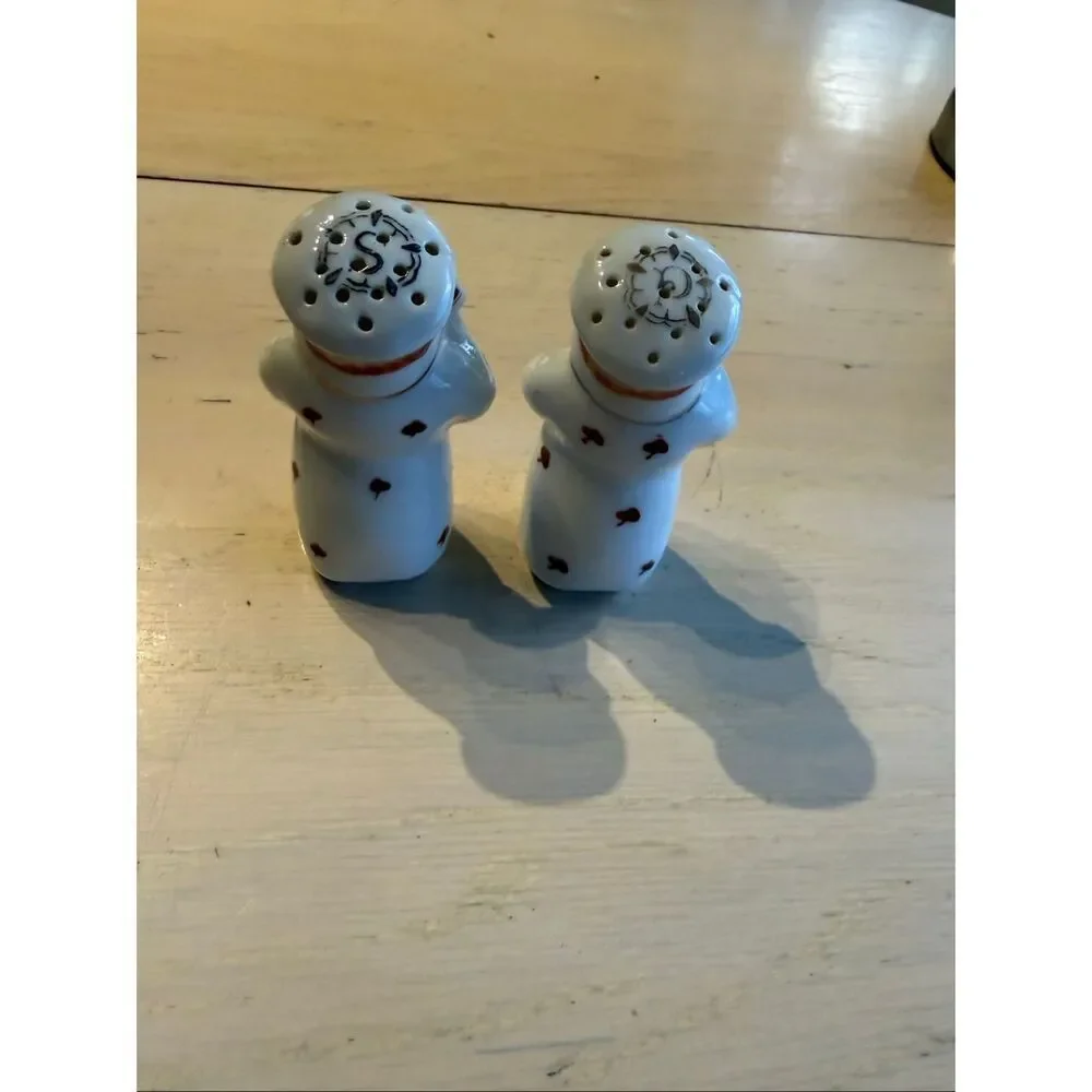 vintage ceramic salt and pepper shakers chef and a baker Japan 1950s.